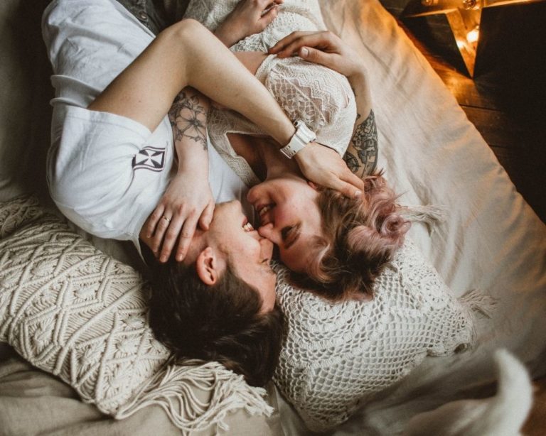 Couple in los angeles cuddling on the ground. Couple looks happy. Photo highlighting fearful avoidant attachment therapy in Los Angeles